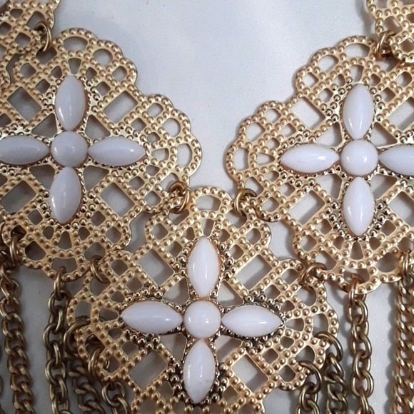 MULTI CHAINS GODDESS BIB NECKLACE - Picture 8 of 8